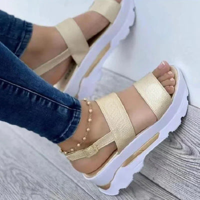 zomerse sandalen met sleehak