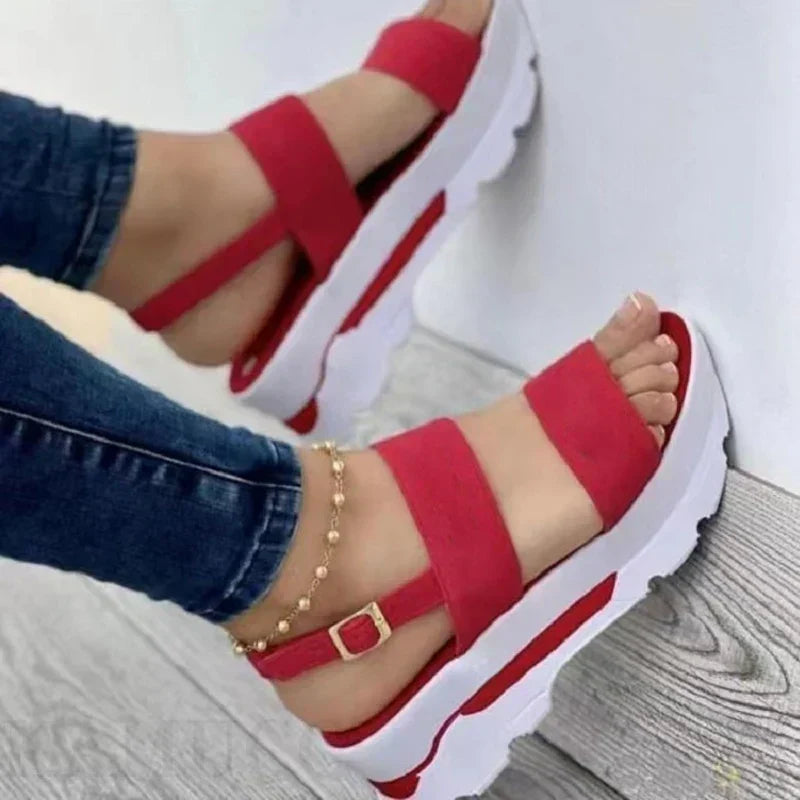 zomerse sandalen met sleehak