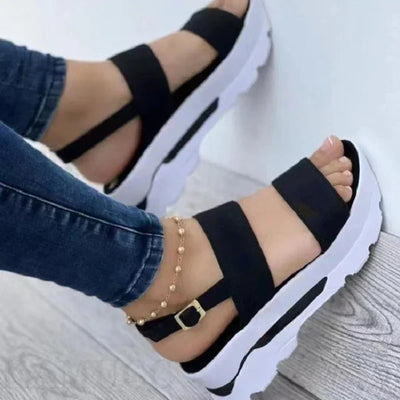 zomerse sandalen met sleehak