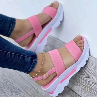 zomerse sandalen met sleehak