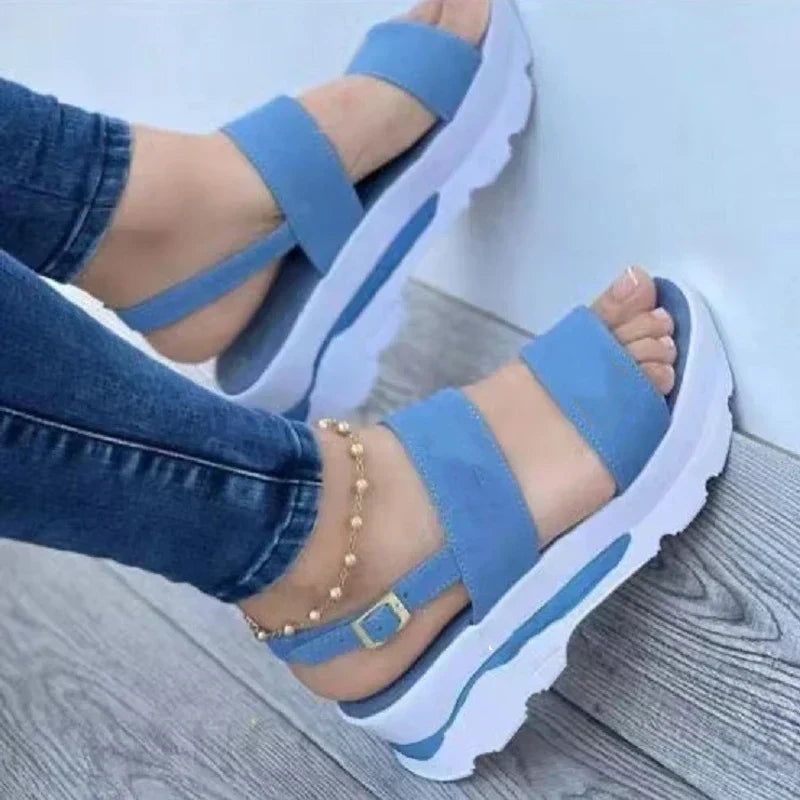 zomerse sandalen met sleehak