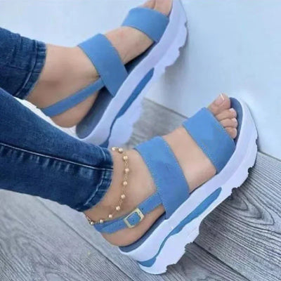 zomerse sandalen met sleehak