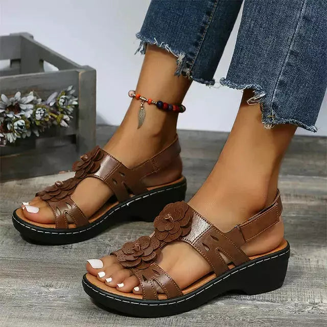 Heidi Mit 3D-Blumendekoration
